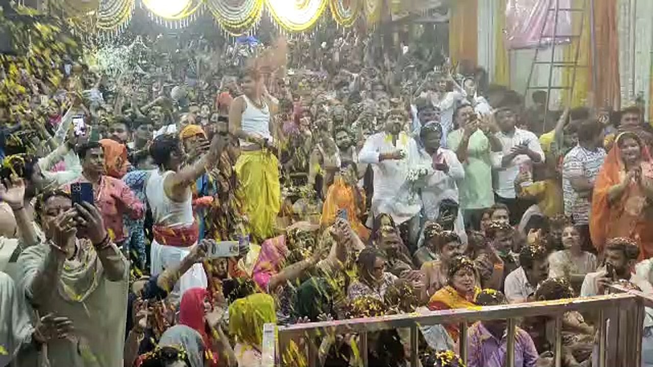 महाकाल मंदिर : 8 क्विंटल फूलों की खेली होली, शाम को उड़ा रंग-गुलाल