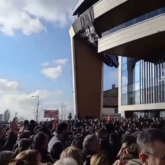 Saadet Partisi önünde İzmir Marşı