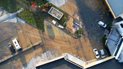 Arnavutköy'de su borusu patladı, tonlarca su dakikalarca boşa aktı