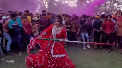 Mathura Holi Celebration II Devotes Play Holi at Shrikrishn Janbhumi Temple