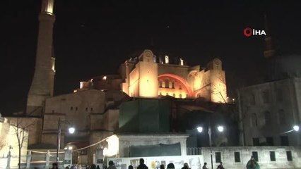 Berat Kandili'nde vatandaşlar Ayasofya'ya akın etti