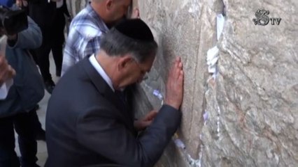 La Russa in Israele, la preghiera al Muro del pianto