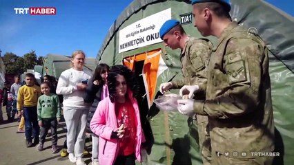 Depremzedelerin 'kandil simidi' Mehmetçik'ten