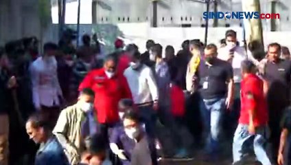 Penggalian Makam untuk Autopsi Ulang, Ibu Brigadir J Tak Kuasa Menahan Tangis