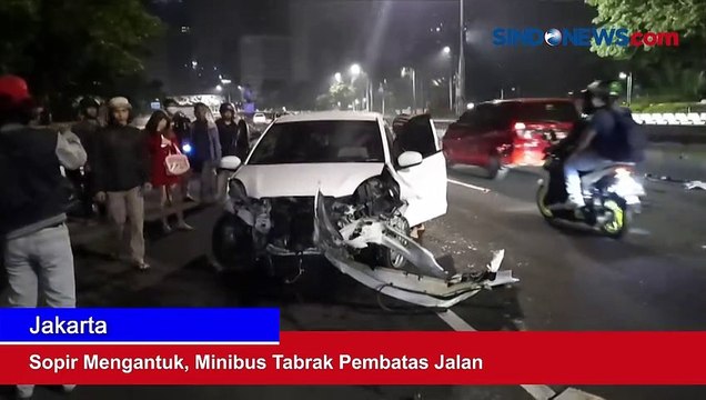 Sopir Mengantuk, Minibus Tabrak Pembatas Jalan