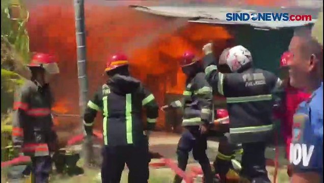 Dua Rumah Semi Permanen di Padang Ludes Terbakar
