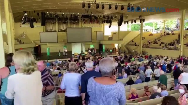 Ditikam Belasan Kali, Penulis Ayat-Ayat Setan Terancam Kehilangan Satu Mata