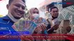 Warga Surabaya 'Serbu' Mobil Keliling BI demi Tukar Uang Kertas Baru
