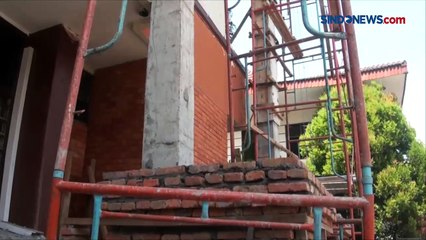 Tiang Proyek Ornamen Depan Gedung Pemkot Mojokerto Ambruk