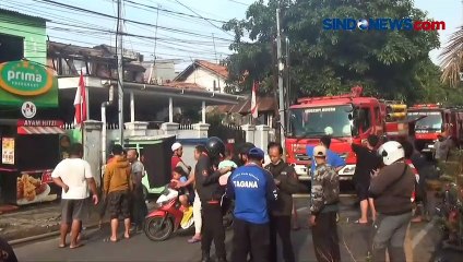 Rumah Lantai Dua Terbakar di Duren Sawit, Api Sempat Merembet ke Supermarket