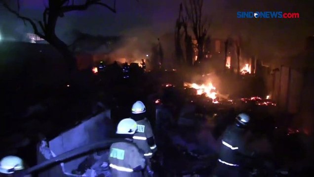 Warga Histeris Melihat Rumahnya Ludes Terbakar
