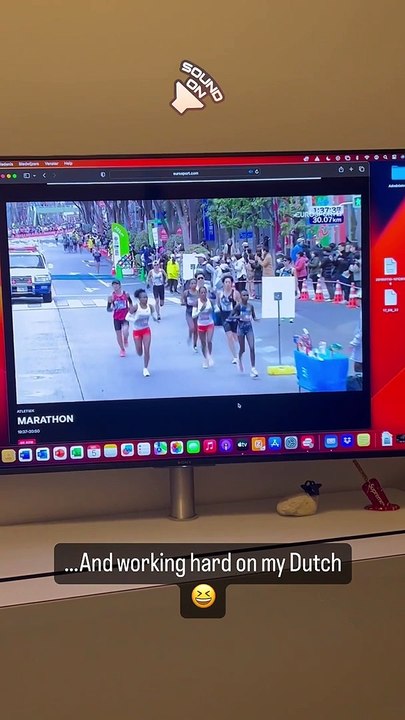 Enfin, elle s'est mise devant la télévision mais sur une chaîne néerlandaise, pour se familiariser avec la langue de son nouveau chéri !Pauline Ferrand-Prévot essaye d'apprendre le néerlandais