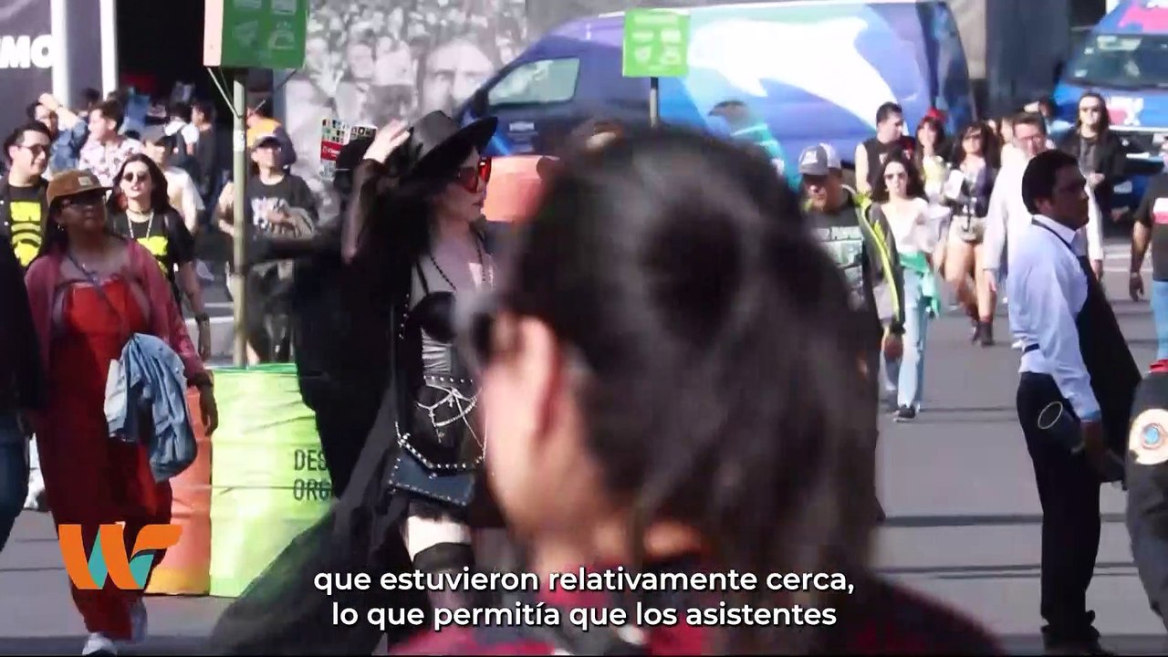 Con una mezcla de hard rock, post punk y lucha libre se vivió The World is a Vampire || Wipy TV