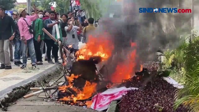 Aksi Penolakan Kenaikan Harga BBM di Mataram, NTB Ricuh