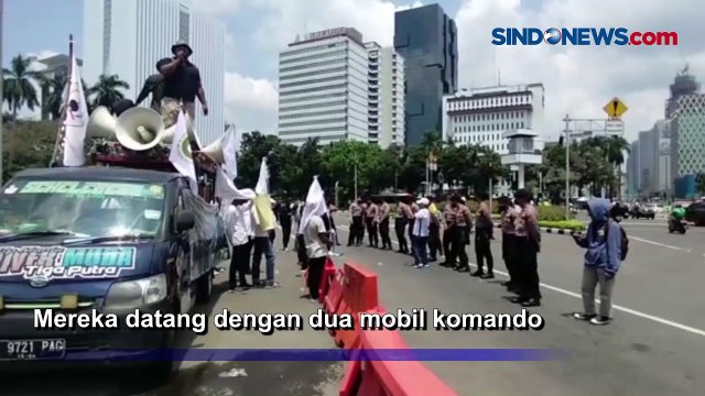 Pedagang dan Ormas Geruduk Patung Kuda, Tolak Kenaikan Harga BBM