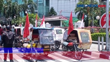 Puluhan Bentor Mogok Massal Tuntut Bansos di Depan Kantor Wali Kota Medan