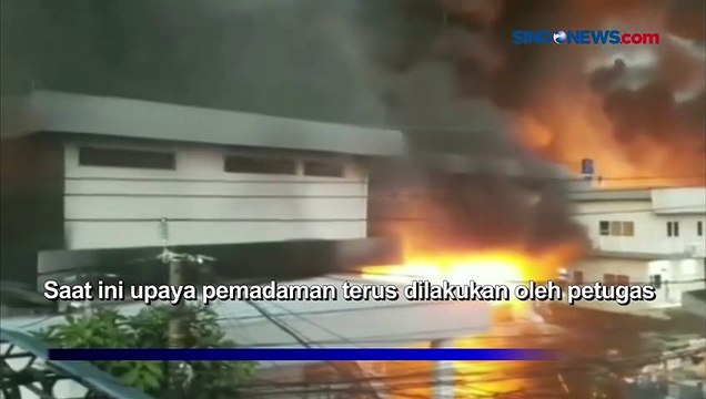 Gudang JNE Terbakar di Depok, 10 Mobil Pemadam Dikerahkan