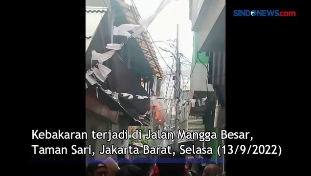 Api Hanguskan Rumah di Mangga Besar, 16 Unit Mobil Pemadam Terjun ke Lokasi