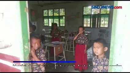 Plafon Kelas Nyaris Ambruk, Siswa SD di Muarojambi Belajar dengan Ketakutan