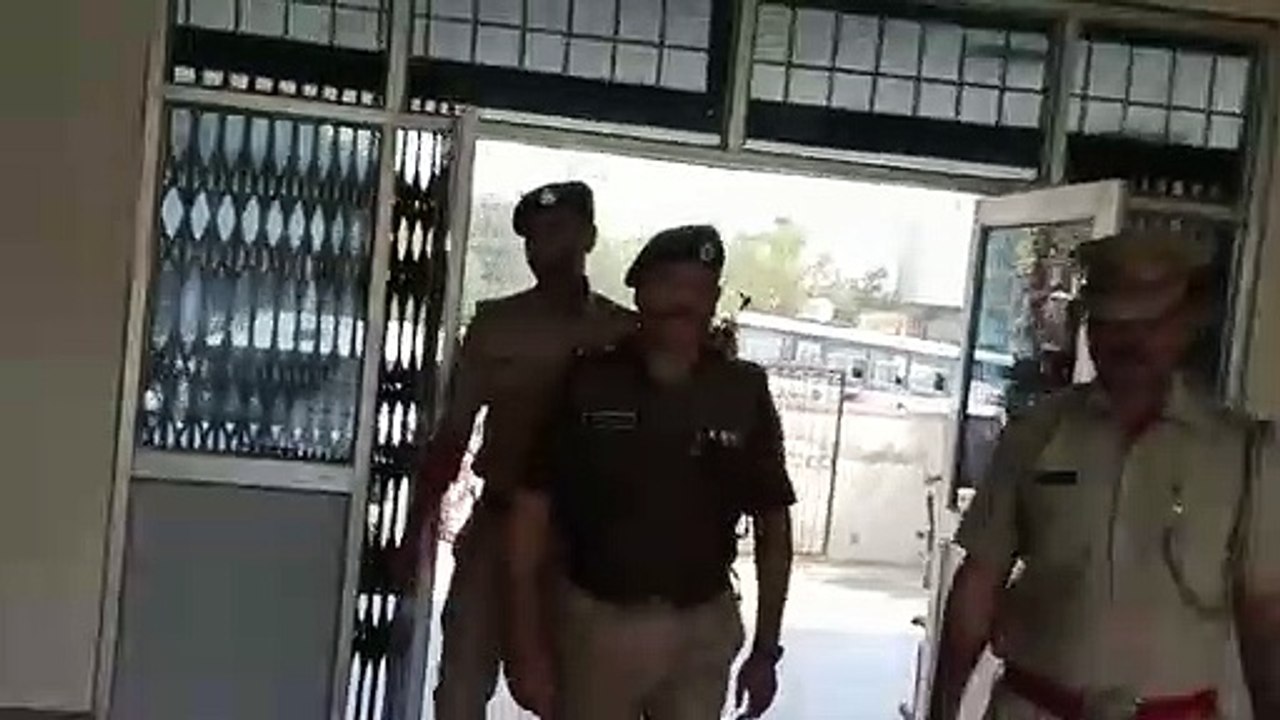 एसपी ने तीन थानों का निरीक्षण किया, सीओ व थानाधिकारियों की ली बैठक