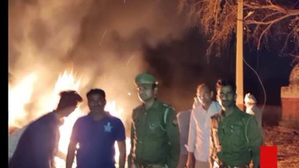 होली की धूम: आगरा में देर रात तक हुआ होलिका दहन, उड़ा अबीर-गुलाल, बरसा रंग