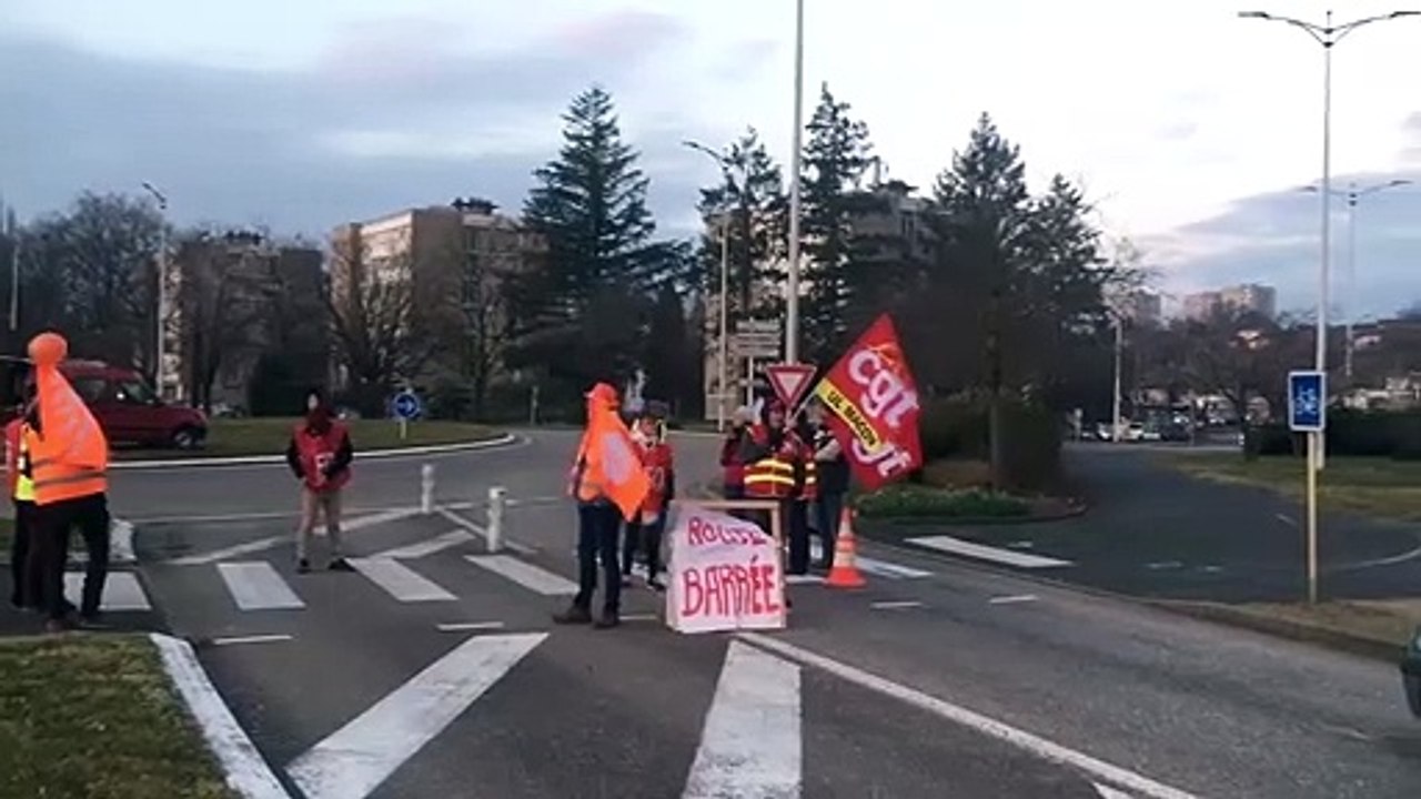 MACON : 1er barrage filtrant en ce jour de mobilisation contre la réforme des retraites