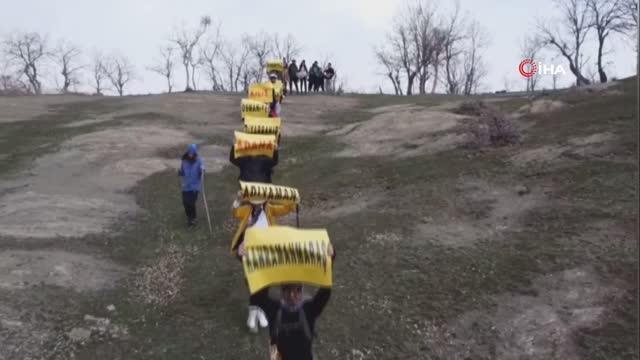 ÖZEL DRON) 11 ilin ismini içeren pankartlarla doğa yürüyüşü