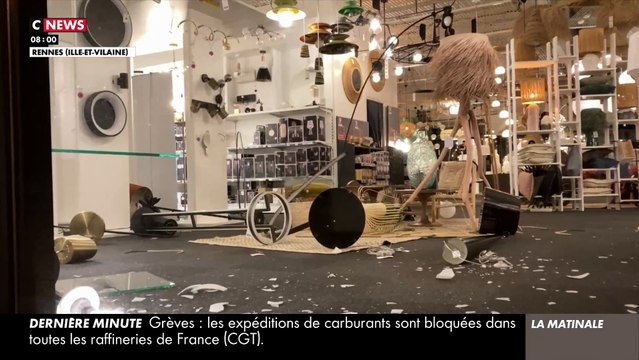 Regardez les images de la situation à Rennes où la mobilisation a déjà dégénérée avec des barricades, des commerces saccagés et des barricades en feu