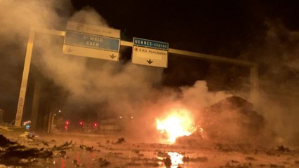 Grève du 7 mars : une route nationale bloquée à Rennes, des barricades enflammées