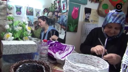 Atık kağıtlar kadınların elinde sanat eserine dönüşüyor
