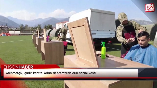 Mehmetçik, çadır kentte kalan depremzedelerin saçını kesti