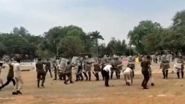 होली पर दंगाइयों ने की नारेबाजी, बरसाए पत्थर,देखें मार्कड्रील VIDEO