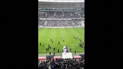 Violence erupts at Turkish soccer match