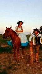 Invitación a Patria Gaucha 2023 de la aspirante a Flor del Pago "Los Renuevos", Jennifer Melo flor - Tacuarembó, Uruguay