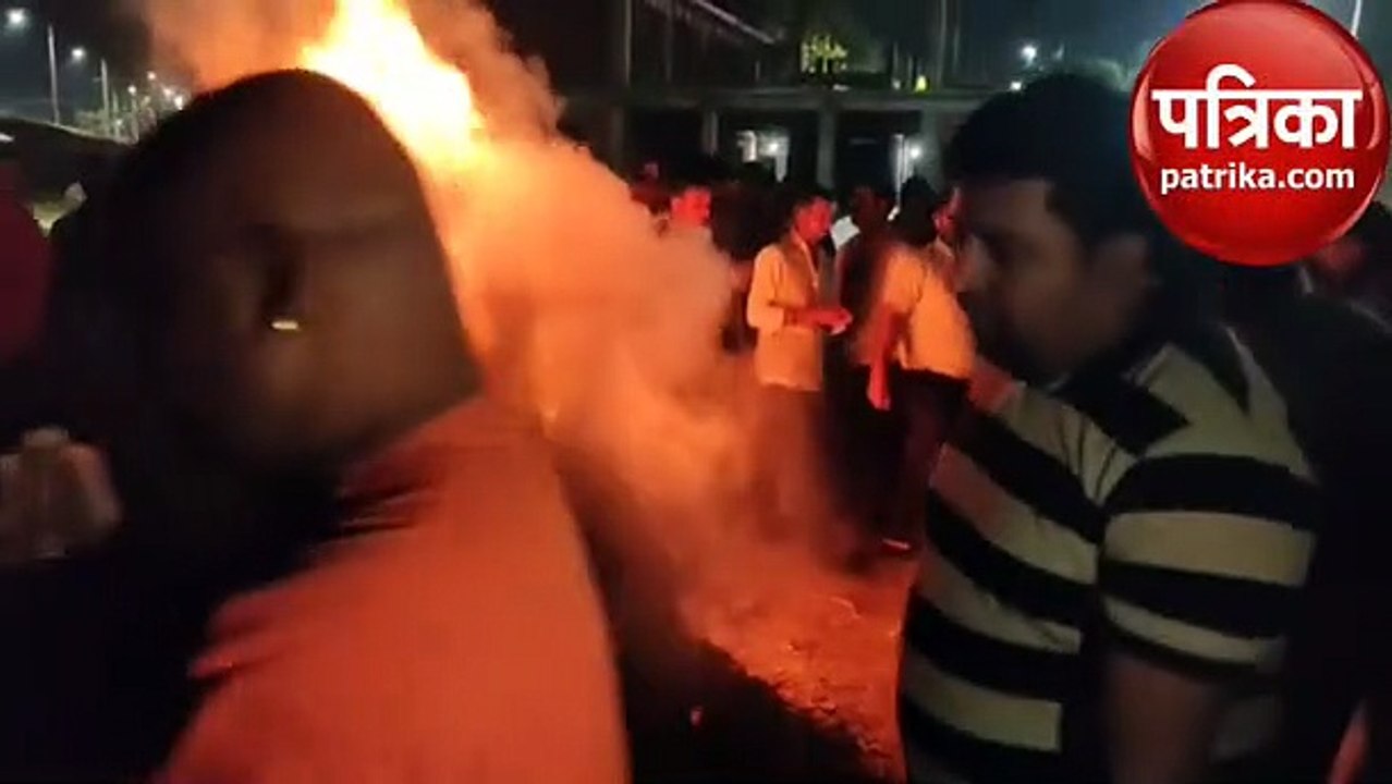 Holi 2023 : होली की अनूठी परंपरा, पीठाधीश्वर की अगुवाई में निकलती होली यात्रा, गुलाल और फूलों की होती बरसात