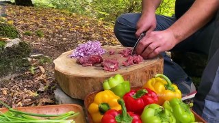 COOKING OMELETTE INSIDE OF BELL PEPPERS - BELL PEPPER OMELET RECIPE - WILDERNESS COOKING RECIPES