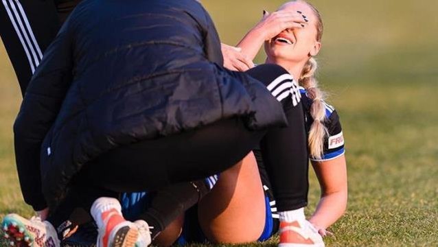 Gözyaşları içinde yerde kalmıştı! Dünyanın en güzel futbolcusu kötü haberi verdi