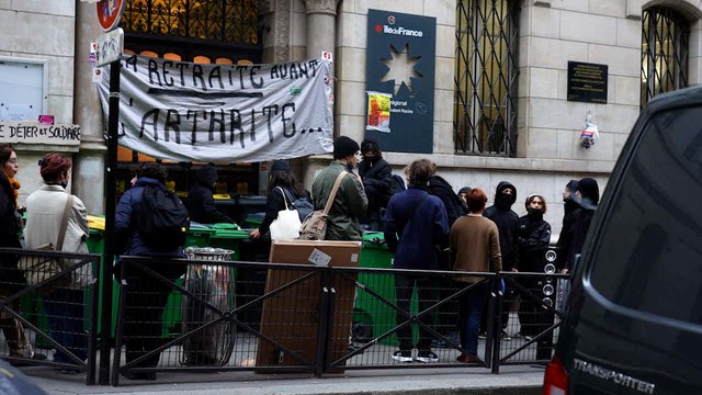 Paris : quelques dizaines de lycéens bloquent le lycée Racine