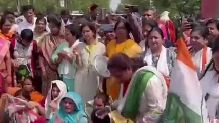 रीवा: घोषणावीर मामा ने होली पर बहनों को दिया महंगाई का उपहार