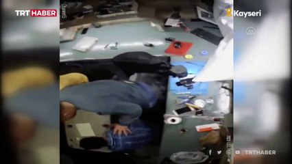 Kayseri'deki deprem anı kameraya yansıdı
