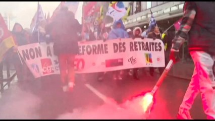 Da Calais a Parigi, proteste in Francia contro riforma pensioni