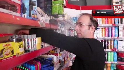 Erzurum’da fırtınanın devirdiği market dolabının altında kalmaktan kıl payı kurtuldular