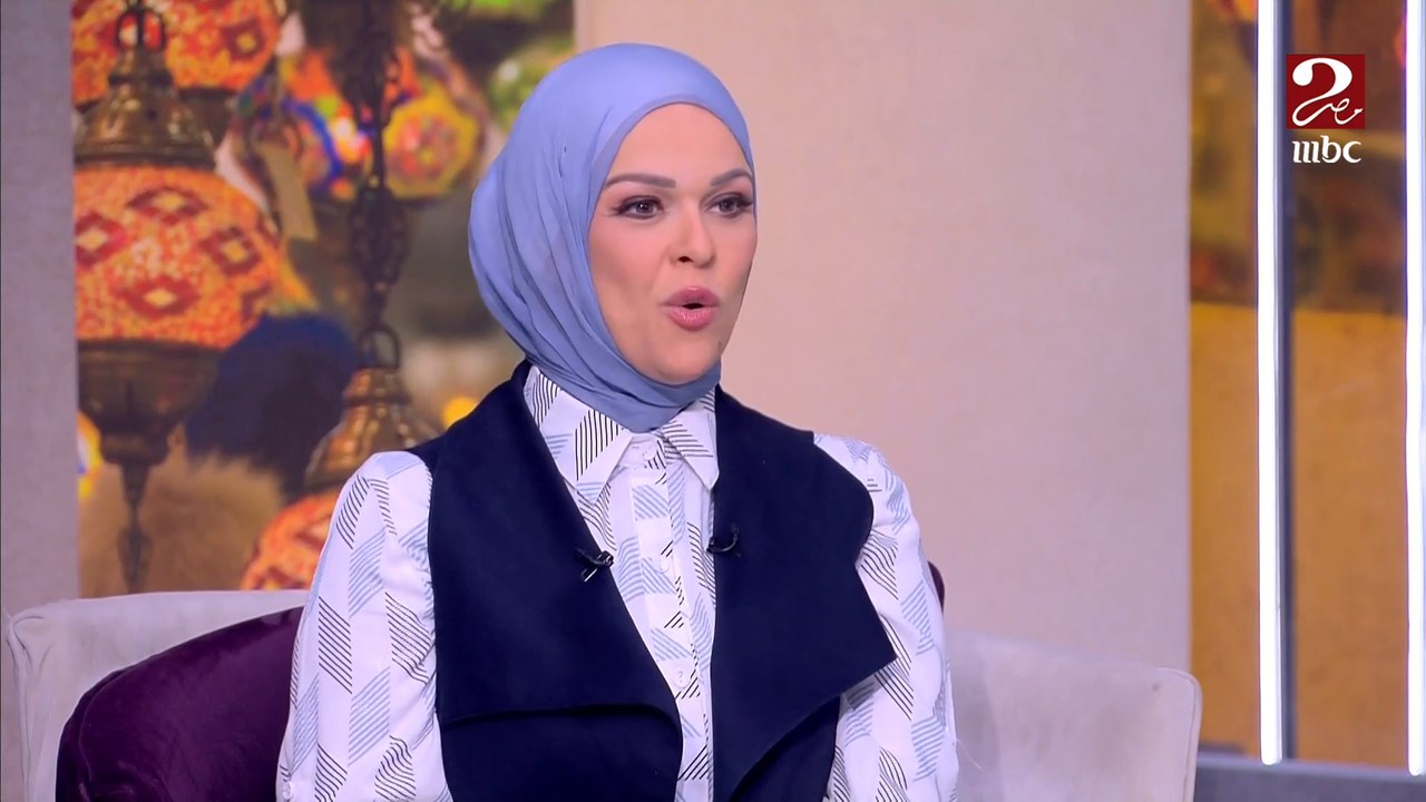 لما ترد على سؤال جد بضحكة تفك بيها كل المشاكل إللي ممكن تيجي من ورا الإجابة