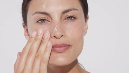 This Is the Best Way to Apply Moisturizer  According to Derms