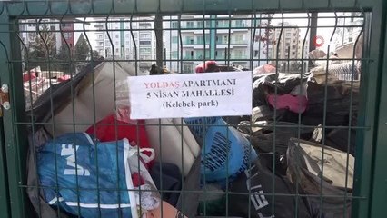 Gözü yaşlı baba depremde 2 çocuğunu kaybetti, geriye sadece enkazdan çıkarılan eşyalarındaki kokusu kaldı