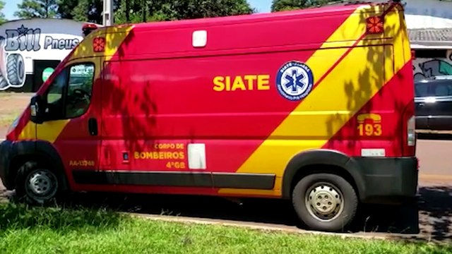 Mulher fica ferida ao sofrer queda de patinete na Av. Tancredo Neves