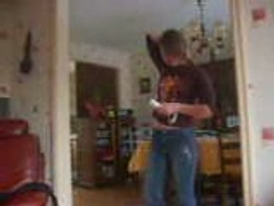 Isa qui joue a la wii et moi aussi 001