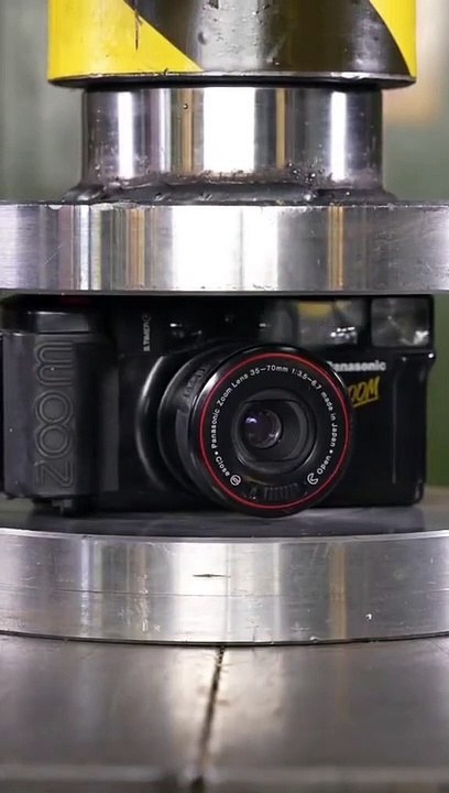 Hydraulic crushing camera