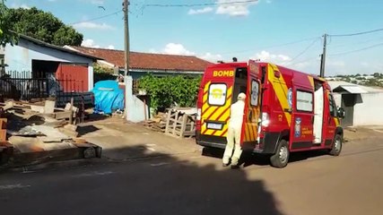 Video herunterladen: Idosa machuca o braço ao sofrer queda no Bairro Interlagos