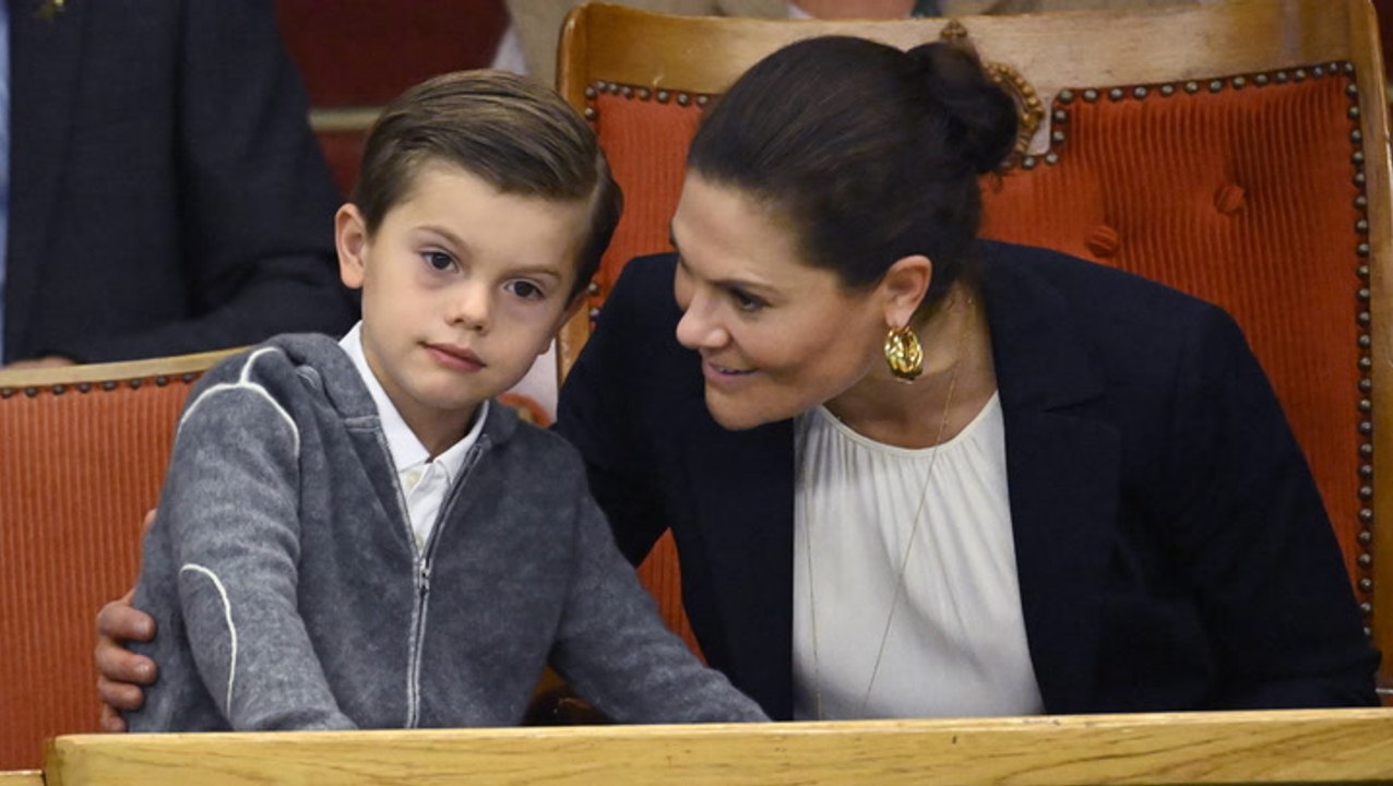In der Öffentlichkeit: prinzessin victoria muss sohn oscar tadeln